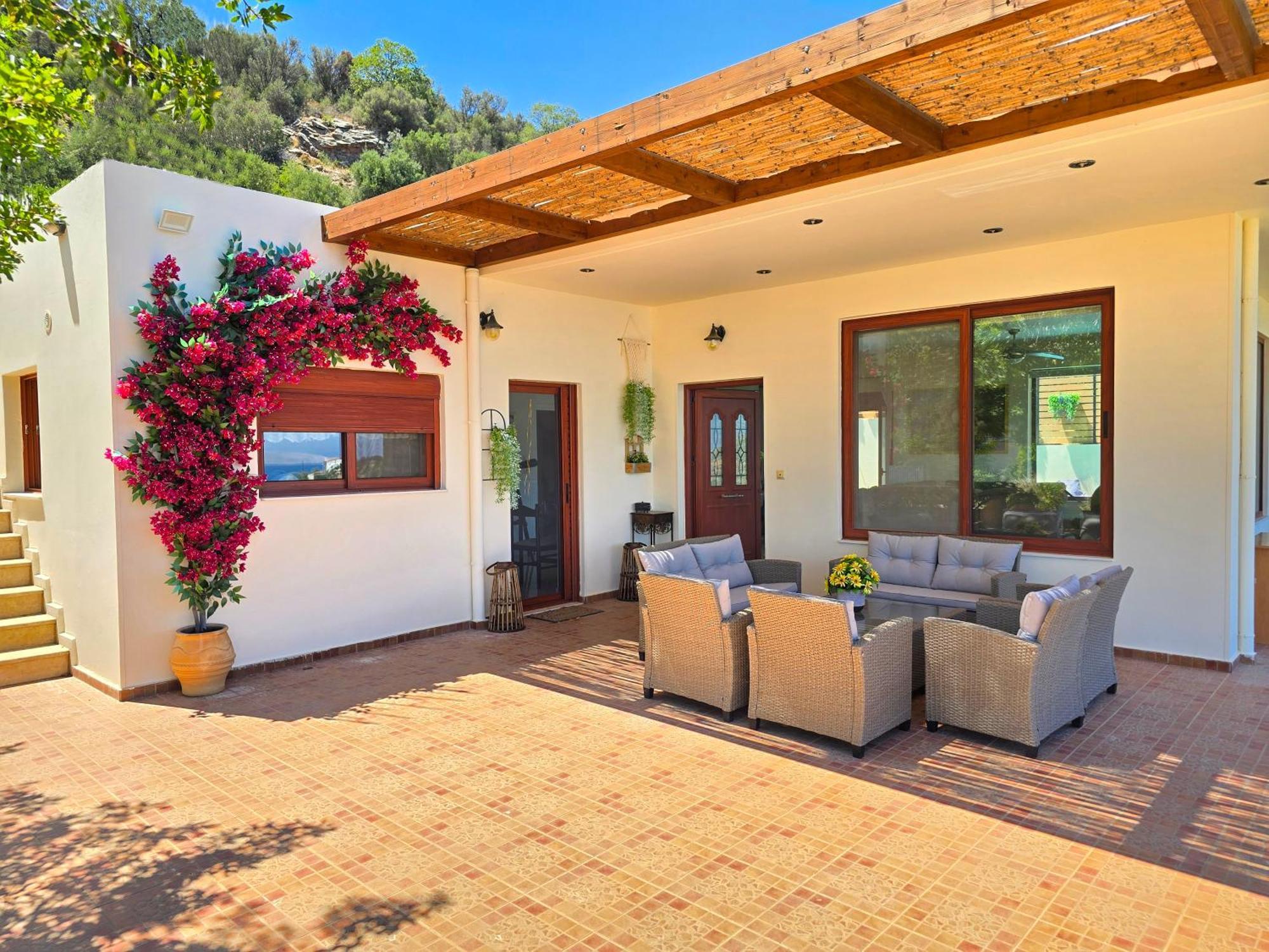 Villa Balcony, Cozy Villa With Amazing View Rodhiá エクステリア 写真
